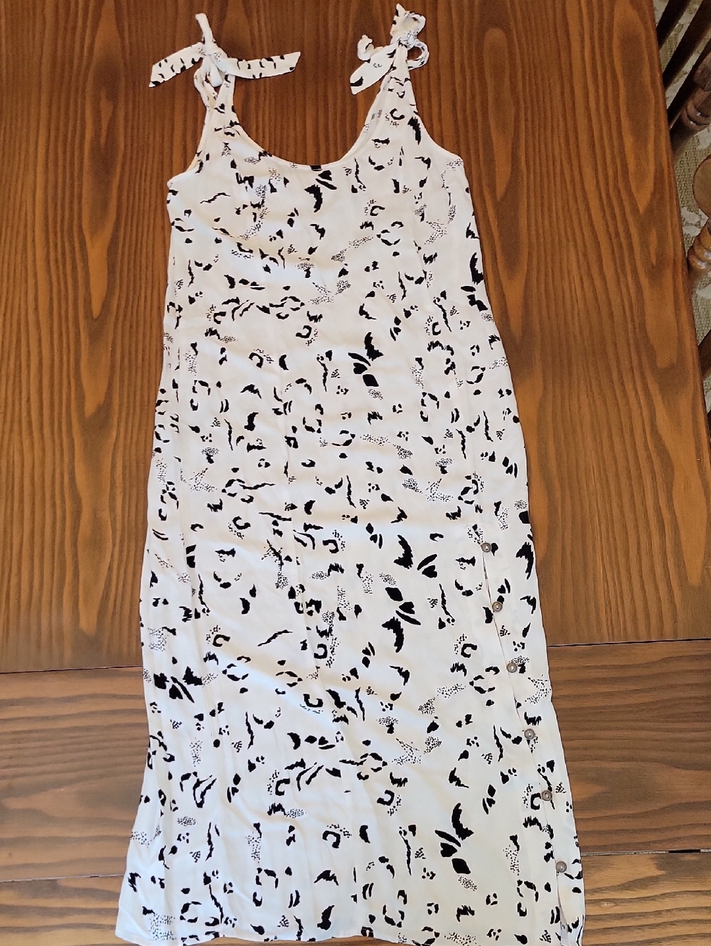 SALTWATER LUXE White and Black Printed Tie-Shoulder Midi Dress | Size: M